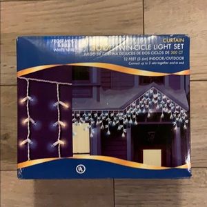 NWT - 300 count Twin Icicle Light Set. Blue/white
